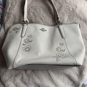 COACH AVA HEARTS BANDANA RIVETS TOTE HANDBAG CHALK